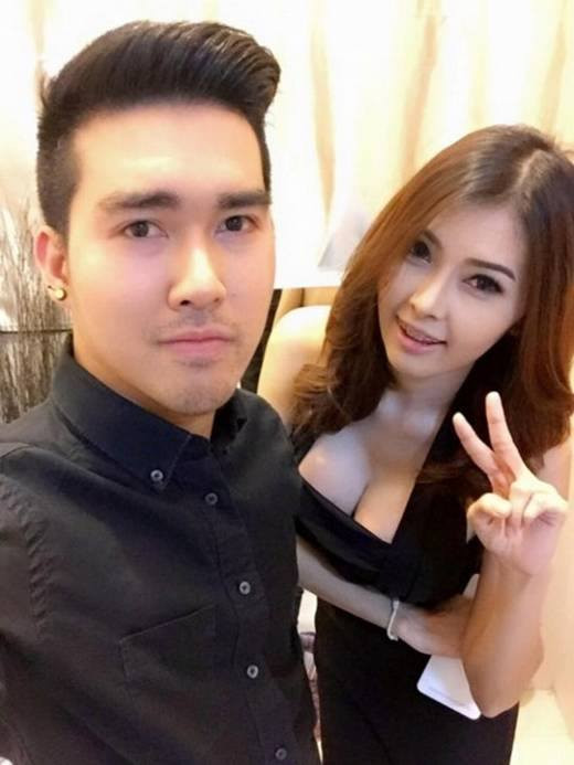 Giờ đây với sắc đẹp chẳng thua kém gì những hot boy đang đình đám trên mạng, Palm có thể tự tin giao tiếp với bất cứ cô gái đẹp nào mà anh để ý tới.