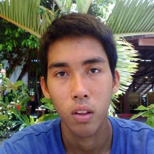 Với vẻ đẹp như vậy, Palm luôn tự tin khi phải tiếp xúc với mọi người và nhất là với những cô gái trẻ xinh đẹp luôn xuất hiện xung quanh cuộc sống của anh.