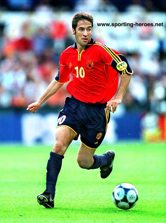 Raul Gonzalez được mệnh danh là nhà máy sản xuất bàn thắng, anh sở hữu một khả năng ghi bàn siêu việt bằng khả năng chọn vị trí cực tốt và những pha dứt điểm hết sức hóc hiểm và anh là nỗi sợ cho rất nhiều hàng phòng thủ khi phải đối mặt với anh.