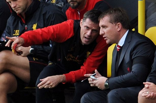 Jamie Carragher đã có bằng huấn luyện UEFA ‘B’ và từng làm việc với đội tuyển U17 Anh. Trong thời gian HLV Brendan Rodgers tại vị ở CLB Liverpool thì cựu hậu vệ ĐT Anh cũng nắm cương vị trợ lý HLV tại CLB này.