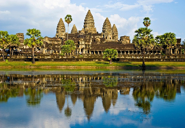 Cũng giống các nước như Lào và Thái Lan, Campuchia cũng miễn visa cho người mang theo hộ chiếu phổ thông và có thời gian tạm trú không quá 30 ngày.