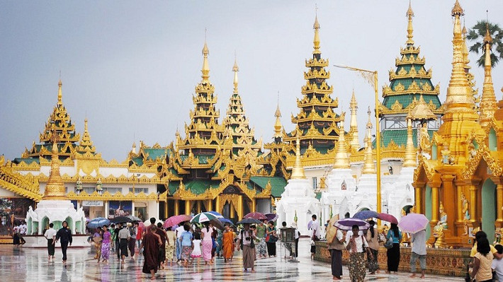 Để thúc đẩy du lịch, Thái Lan là quốc gia miễn visa cho người mang theo hộ chiếu phổ thông trên thế giới với thời gian tạm trú không quá 30 ngày. Như vậy khi đến với xứ sở Chùa Vàng, các bạn trẻ Việt Nam không phải lo lắng nhiều về phần visa.