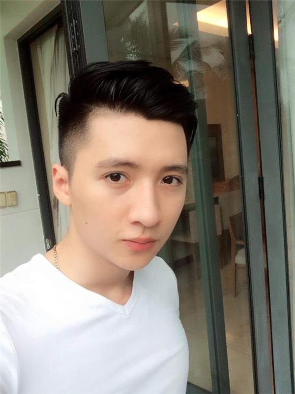 Chính vì mặc cảm với thân hình mảnh khảnh của mình, Trọng Hưng quyết định phải tập luyện để tăng cân và trở thành một chàng trai khỏe mạnh. Sau 4 năm chăm chỉ, anh chàng hot boy hiện nay đã sở hữu thân hình vạm vỡ và nam tính.