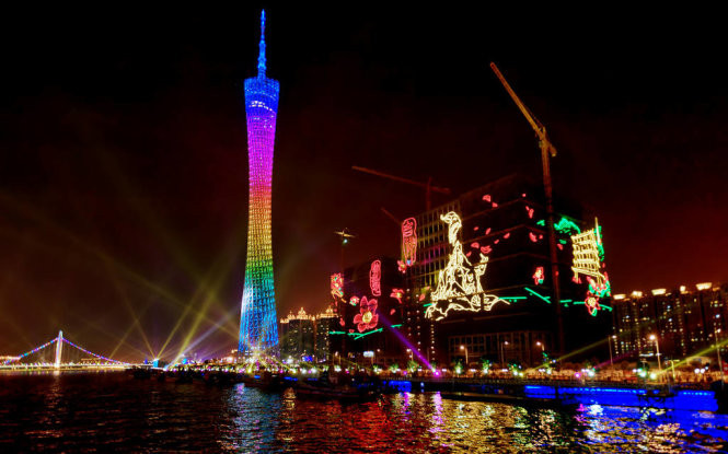 Tháp truyền hình Quảng Châu, Trung Quốc cao 600m, khánh thành năm 2010.