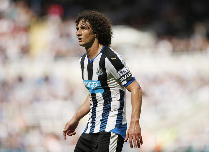 Fabricio Coloccini (Sunderland 3-0 Newcastle): Nguyên nhân chính dẫn đến trận thua tan tác của Newcastle trước Sunderland đó là do đội trưởng Coloccini. Cầu thủ người Argentina này đã phạm lỗi trong vòng cấm với Steven Fletcher khiến Newcastle nhận một quả 11m và chính anh cũng phải nhận thẻ đỏ rời sân.