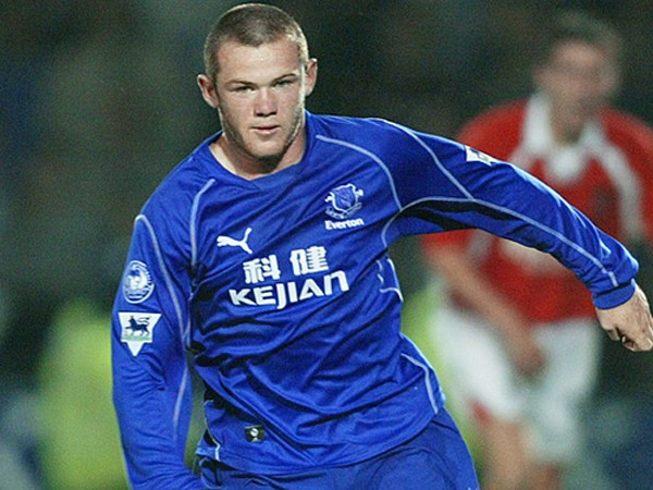 Wayne Rooney là cầu thủ nổi tiếng nhất trưởng thành từ lò đào tạo trẻ của đội chủ sân Goodison Park. Nhưng Everton còn sản sinh ra nhiều cầu thủ rất chất lượng khác như Jack Rodwell và Leon Osman, cả hai đều là tuyển thủ Anh.