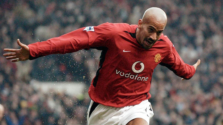 Juan Sebastian Veron đã trở thành một huyền thoại ở CLB Lazio với những bàn thắng hết sức đẹp mắt. Nhưng khi chuyển sang Premier League chơi cho hai CLB lớn là Chelsea và Man United, Veron lại mờ nhạt và không để lại được nhiều ấn tượng.