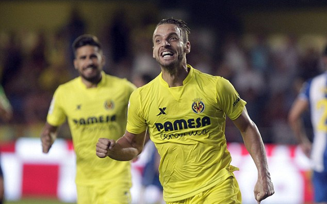 Roberto Soldado đến với Tottenham với giá 26 triệu bảng từ Valencia. Nhưng trong thời gian ở sân White Hart Lane, cầu thủ người Tây Ban Nha như người vô hình khi liên tục phải mài đũng quần trên băng ghế dự bị và hầu như không đóng góp được gì nhiều cho CLB chủ quản.