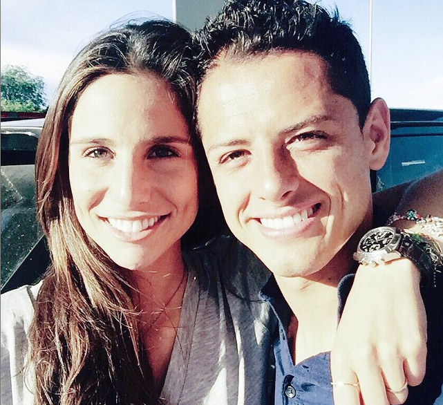 Để chuẩn bị cho vòng loại Concacaf 2015, Chicharito đã không đến Chile và anh đã sử dụng thời gian nghỉ này để ở bên người tình "máy bay bà già" của mình.