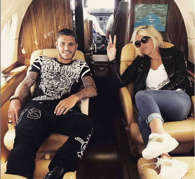 Còn với Mauro Icardi, anh là ngôi sao nằm ngoài danh sách của HLV trưởng ĐT Argentina - Tata Martino. Vậy nên ngôi sao của Inter đang có chuyến du hí cùng cô vợ xinh đẹp.