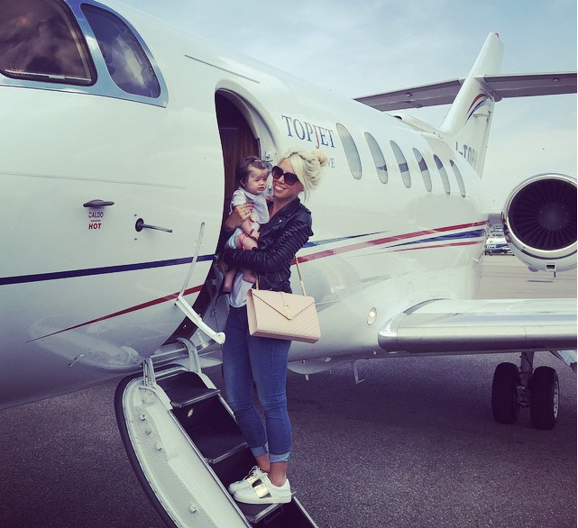 Mauro Icardi đã thuê hẳn một chuyên cơ riêng để đưa vợ con đi du lịch.