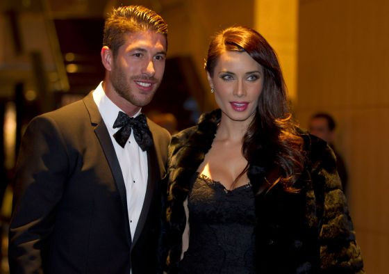 Trước đó, vào đầu năm 2013, tạp chí Cuore đã khui ra chuyện Sergio Ramos ngấm ngầm "đá cặp" với người đẹp Hiba Habouk - bạn gái của Jordi Alba.