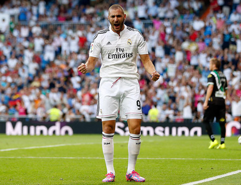 Karim Benzema đang có những ngày tháng khó khăn tại Real Madrid. Bên cạnh phong độ sa sút thì những chuyện bên lề khiến cho Karim Benzema càng nhạt nhòa trong màu áo đội bóng chủ sân Santiago Bernabeu.