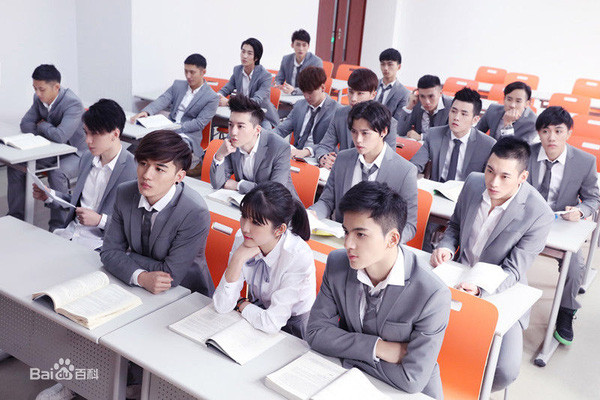 Chỉ ít giờ sau khi được đăng tải, bộ ảnh không chỉ nhận được vô số lượt "like", hàng chục ngàn bình luận và lượt chia sẻ đã xoay quanh bộ ảnh gây sốc này.