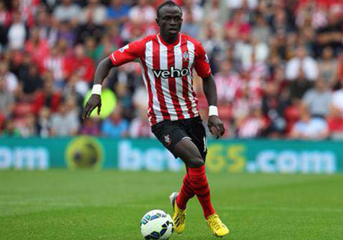 Theo một số tiết lộ mới đây, ngôi sao người Senegal này đã có thể trở thành tân binh của Man United trong kỳ chuyển nhượng hè 2015 nếu “Quỷ đỏ” thành Manchester thất bại trong thương vụ Anthony Martial. Tốc độ, sự sáng tạo và khả năng dứt điểm chính là những ưu điểm dễ nhận thấy ở Sadio Mane.