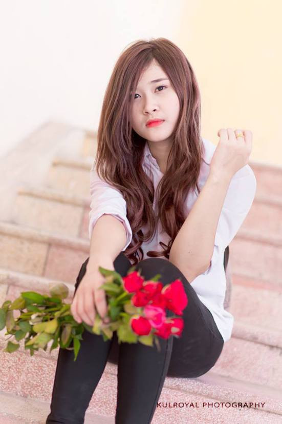 Anna Đặng sở hữu khuôn mặt xinh xắn và nghịch ngợm. Ngoài ra, cô bạn sinh năm 1997 này còn có tài ca hát và đây cũng là đam mê lớn nhất của cô.