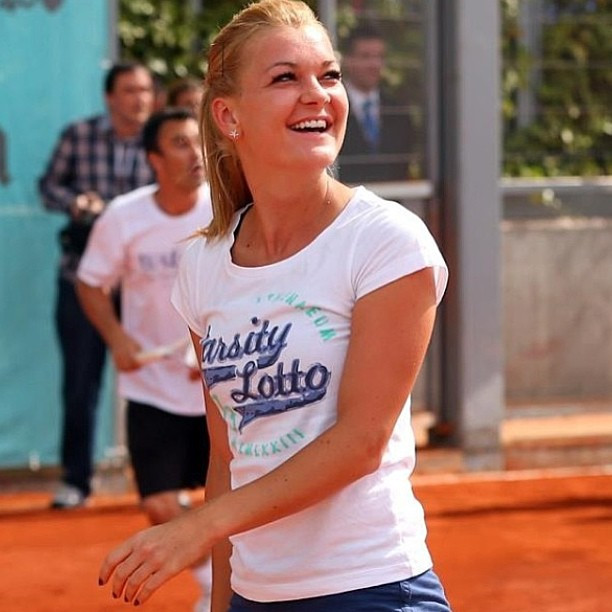 Agnieszka Radwanska được biết tới là một tay vợt biết xây dựng lối chơi thông minh trong cả phòng ngự và phản công và nhất là những pha phản công từ góc dưới sân.