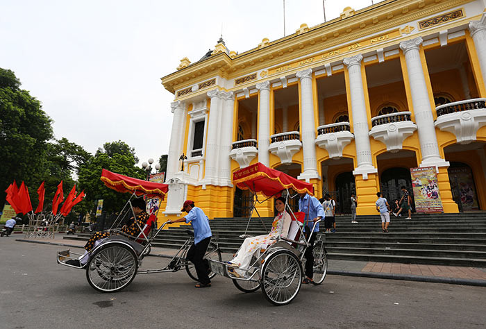 Nhà hát lớn là một trong những biểu tượng của Hà Nội, một địa chỉ du khách không thể bỏ qua khi ghé thăm Thủ đô của Việt Nam.