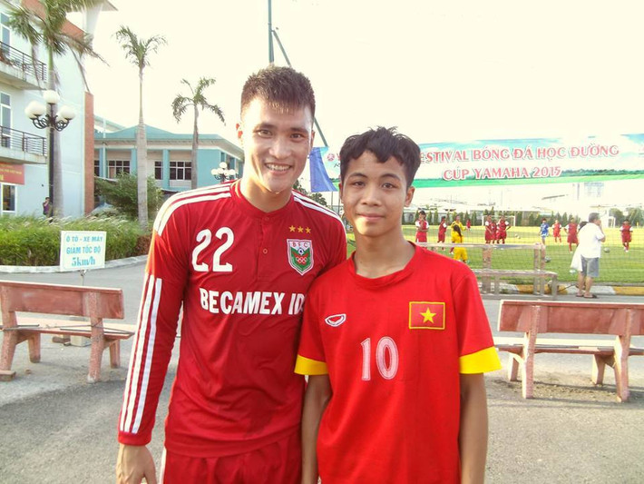 Trong quá trình CLB Bình Dương tập luyện, thi đấu vòng 21 V.League tại Hà Nội, Thanh Bình đã tìm đến Trung tâm đào tạo bóng đá trẻ VFF để chụp ảnh lưu niệm với Công Vinh - người đàn anh của Công Phượng tại ĐTQG.