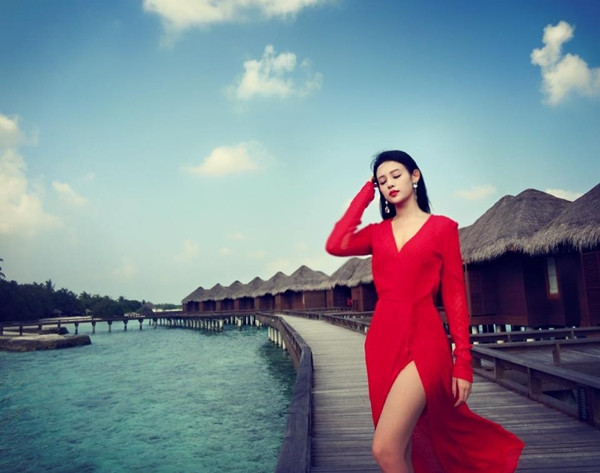 Sau thời gian, im hơi lặng tiếng trong làng giải trí Việt hot girl Huyền Baby đã trở lại và mới đây, bà mẹ một con này đã khoe bộ ảnh với thân hình quyến rũ từng centimet tại thiên đường du lịch Maldives.