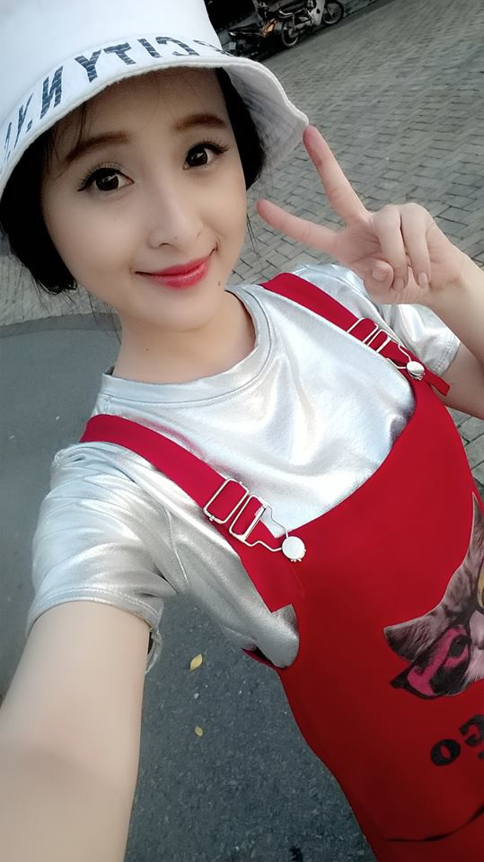 Trước khi trở thành Hoa khôi Phương Đông, cô gái quê Quảng Ngãi được biết đến qua nhiều phim ngắn được cộng đồng mạng yêu thích như Sự khác biệt giữa con gái lúc mới yêu và con gái lúc yêu mòn gót, Ơn giời cách kiếm lì xì đây rồi. Kiều My cũng là một trong những gương mặt MC nổi bật của CCtalk.