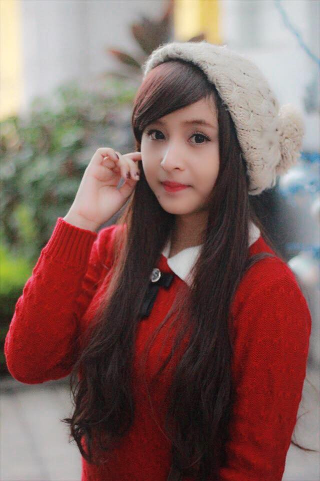 Với lối ăn nói hoạt ngôn và năng khiếu ca hát, Kiều My nhanh chóng nhận được sự yêu mến từ mọi người. Bên cạnh đó, Kiều My đảm nhiệm vai trò phát thanh viên cho trường học, cũng như các chương trình văn nghệ do trường tổ chức.