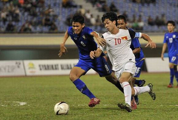 Sau thời gian thi tốt nghiệp, Công Phượng lại quay trở lại với mái tóc dài đã từng xuất hiện trong màu áo của U19 Việt Nam. Lần này là thời điểm đầu năm 2014 trong giải U22 Đông Nam Á diễn ra tại Brunei.