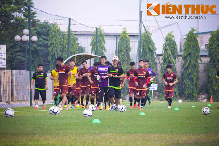Bên cạnh đó cũng có một số cầu thủ nghỉ thi đấu đã lâu từ sau V.League nên các bài tập nhẹ của ông thầy người Nhật giúp các cầu thủ này làm nóng máy để chuẩn bị cho những bài tập với cường độ cao.