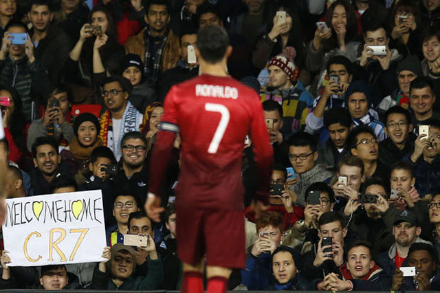 Kể từ khi còn khoác áo M.U, Ronaldo được xem là một trong những ngôi sao được hâm mộ nhất thế giới. Vì vậy, nếu ngôi sao 30 tuổi trở lại sân Old Trafford, anh sẽ giúp MU kiếm thêm thu nhập từ tiền bán áo đấu.