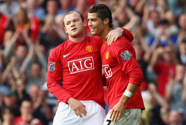 Khi Rooney và Ronaldo còn sát cánh với nhau, họ là cặp đôi đáng sợ nhất của bóng đá châu Âu. Nhưng kể từ ngày Ronaldo ra đi, MU vẫn chưa tìm được ai làm đối tác với Rooney trên hàng công của mình. Những cái tên như Welbeck, Persie hay Falcao đều không đáp ứng được yêu cầu đó. Có thể nói, nếu CR7 quay về người vui mừng nhất đó là Rooney.