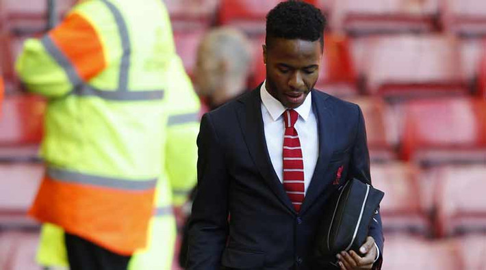 Kỳ chuyển nhượng hè năm 2015, Raheem Sterling chỉ còn 1 năm hợp đồng với Liverpool và anh đã nhất quyết không kí tiếp hợp đồng với CLB vùng Merseyside để tìm một bến đỗ mới có thể tham dự UEFA Champions League.