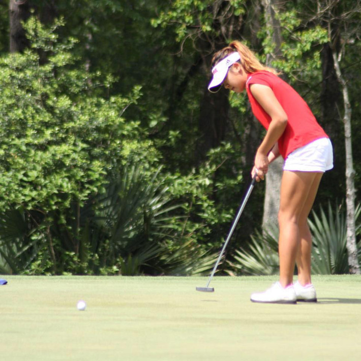 NHM môn golf tại Việt Nam chắc chắn không còn xa lạ gì với cái tên Ngô Bảo Nghi. Cô gái sinh năm 1993 là niềm hy vọng số 1 của làng golf Việt trong tương lai.