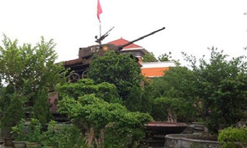 Giới chơi cây cảnh trong cả nước ai cũng đều biết đến đại gia Phiến “cá” ở Việt Trì, Phú Thọ. ông sở hữu vườn cây cảnh siêu khủng với nhiều cây đẹp và đắt tiền nhất Việt Nam. Ảnh: Vietnamnet.