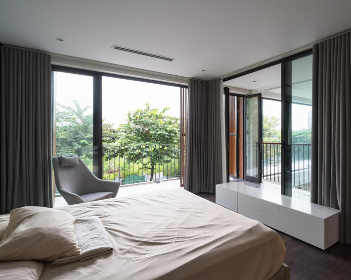 Phòng ngủ thiết kế mở rất thông thoáng.