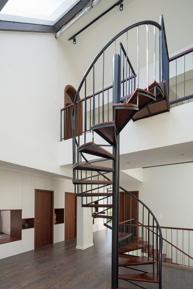 Cầu thang xoắn ốc cách điệu. Nguồn ảnh: Archdaily.