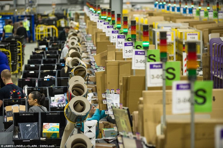Mỗi ngày, một đợt giảm giá các sản phẩm khác nhau trên trang chủ của Amazon sẽ xuất hiện.