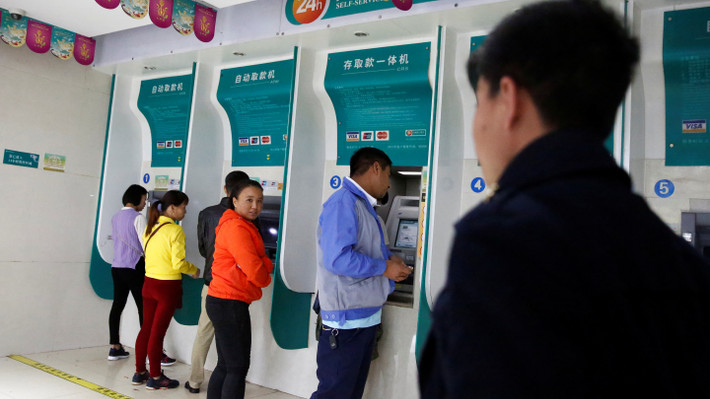 Với tổng giá trị tài sản 2.820 tỷ USD, Ngân hàng Nông nghiệp Trung Quốc đứng sau Ngân hàng Xây dựng Trung Quốc (CCBC) với giá trị tài sản 2.940 tỷ USD và Ngân hàng Công thương Trung Quốc (ICBC), tổng giá trị tài sản 3.620 tỷ USD. Ảnh: Fortune.