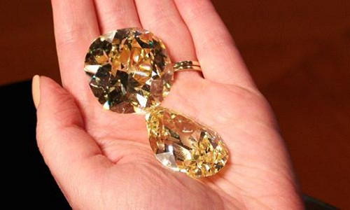 Nguồn tin trên CNBC cho biết, hai viên kim cương màu vàng lớn nhất thế giới sẽ được bán đấu giá tại thành phố Geneva, Thụy Sĩ ngày hôm nay 15/11. Ảnh: CNBC.