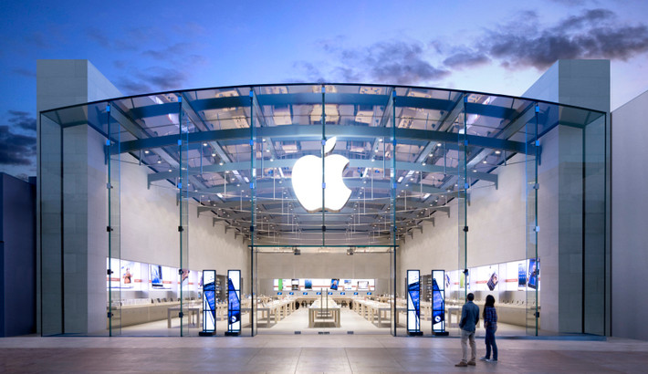 Theo "Hồ sơ Thiên đường", Apple đã chuyển phần lợi nhuận hải ngoại không bị đánh thuế về Jersey, trên quần đảo Channel, thuộc Anh. Số tiền này được tiết lộ vào khoảng 252 tỷ USD. Ảnh: Fortune.