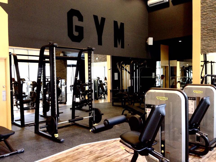 Khu chung cư căn hộ của Hoàng My tọa lạc là chung cư cao cấp, có phòng gym hiện đại.