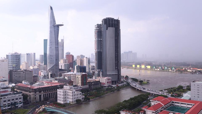Bởi ngoài thiết kế đẹp, căn hộ còn nhìn thẳng ra tòa nhà Bitexco.
