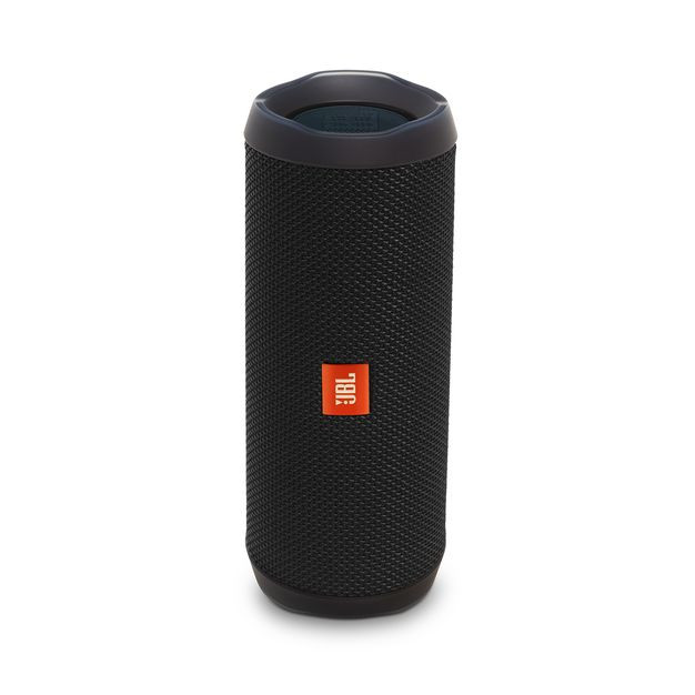 Chiếc loa di động JBL Flip 4 có thể lội nước, rất hợp cho những bạn trẻ thường xuyên đi du lịch. Giá bán Flip 4 trong dịp Black Friday là 59,99 USD tại Woot, giảm từ 99,95 USD. Ảnh: Jbl.