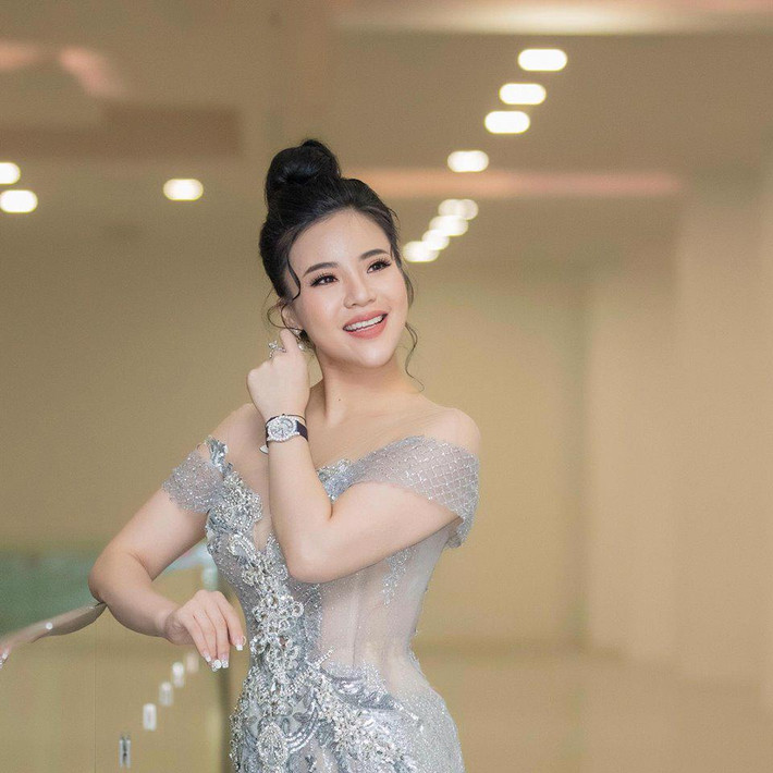 Những món đồ hiệu xa xỉ của Thu Trang là niềm mơ ước của nhiều cô gái trẻ kinh doanh online. Ảnh: Dân Việt.