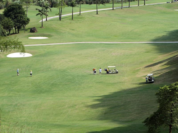 Sở hữu không gian cảnh quan đẹp, sân golf Phượng Hoàng còn được ví von như “Hạ Long trên đất liền”. Ảnh: Báo đầu tư.