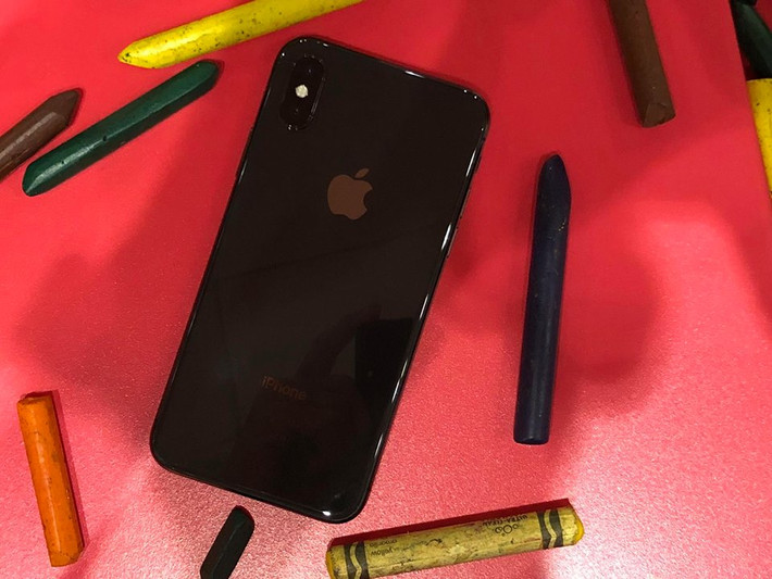 Trong khi đó, iPhone X 64GB đang được rao bán mức giá 58 triệu đồng nhưng chưa có hàng. Ảnh: Facebook Nhật Huy Mobi.