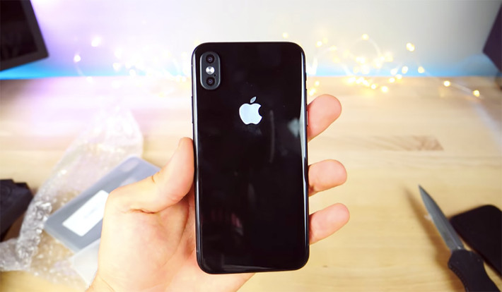 iPhone 8 bản 64GB chính hãng giá 19,99 triệu đồng, sẽ được bán với giá 18,59 triệu đồng trong ngày mua sắm trực tuyến 1/12 tới. Ảnh: BGR.