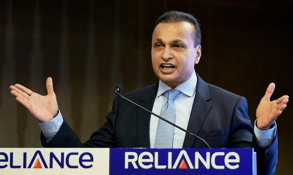 Mới đây, Công ty viễn thông Reliance Communications của Anil Ambani đã dừng thương vụ sáp nhập dự kiến với đối thủ Aircel của tỷ phú Malaysia Ananda Krishnan và tuyên bố dừng cung cấp dịch vụ 2G. Ảnh: Business Line.