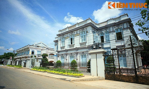Nhà Công tử Bạc Liêu tọa lạc tại số 13 Điện Biên Phủ, phường 3, TP. Bạc Liêu được xây năm 1919 kiểu biệt thự Tây Âu hiện đại. Ảnh: Quốc Lê.