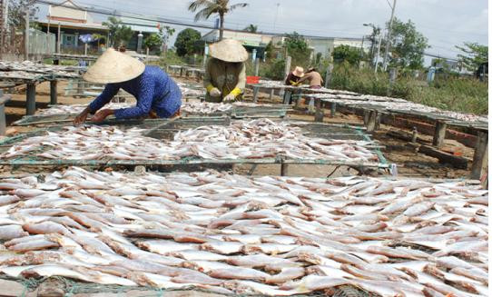 Hiện tại, khô cá lóc bán đến tay người dùng khoảng 320.000 đồng/kg. Ảnh: Facebook.