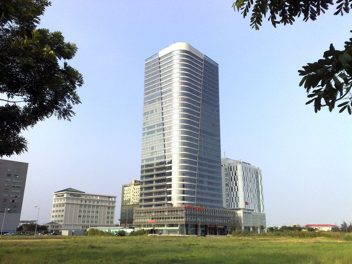 Được đầu tư trên 1.000 tỷ đồng, với diện tích đất gần 3.000 m2, Petroland Tower (quận 7) có lối kiến trúc hiện đại, sáng tạo, kết hợp tổng thể cảnh quan xung quanh. Ảnh: Internet.